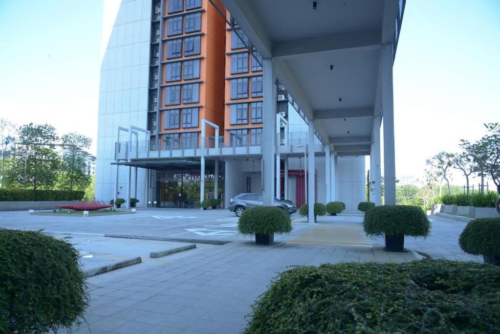Kb2712 - Cyberjaya-netflix-wifi- Parking-pool, 1011 Apartment *