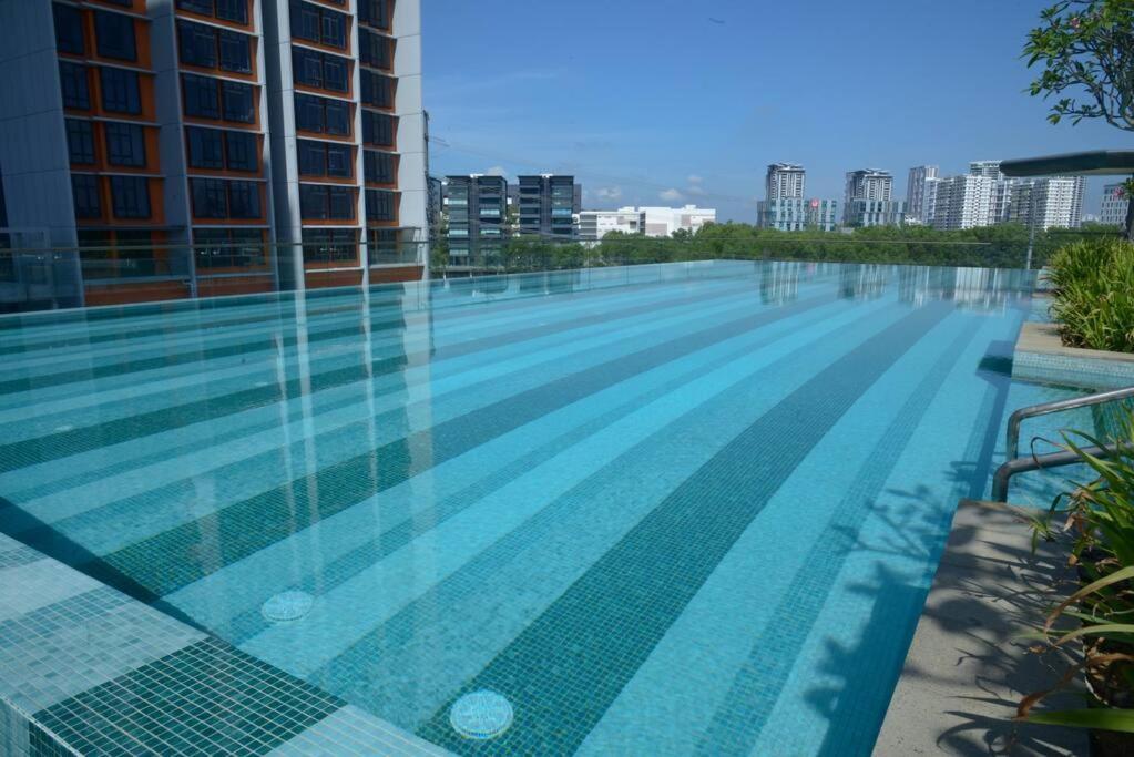 Kb2712 - Cyberjaya-netflix-wifi- Parking-pool, 1011 Apartment Cyberjaya