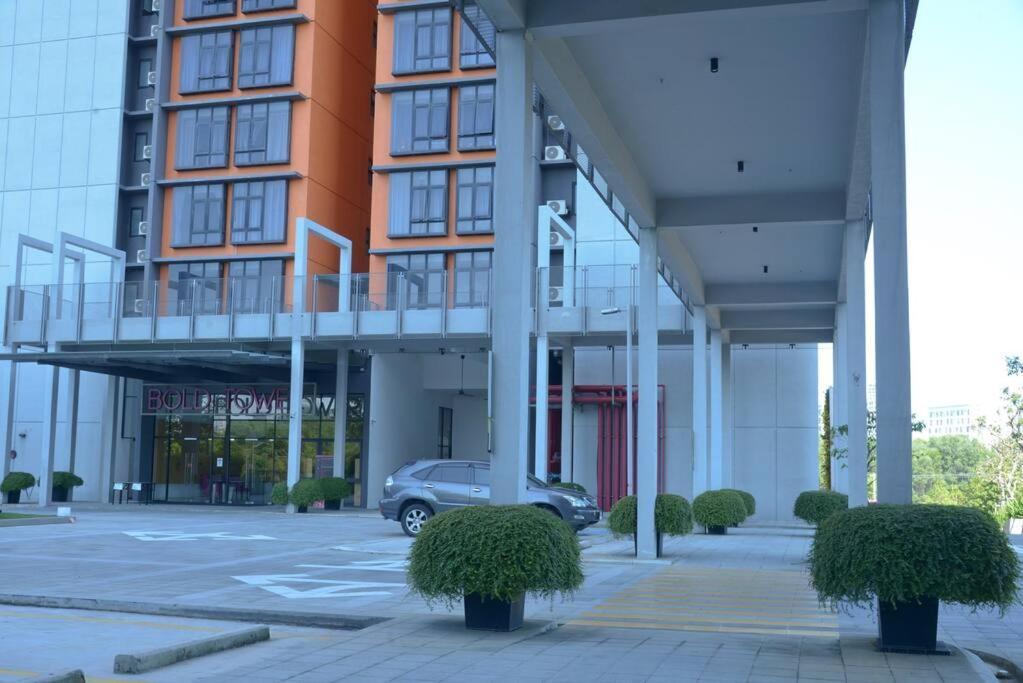 Apartment Kb2712 - Cyberjaya-netflix-wifi- Parking-pool, 1011 Cyberjaya